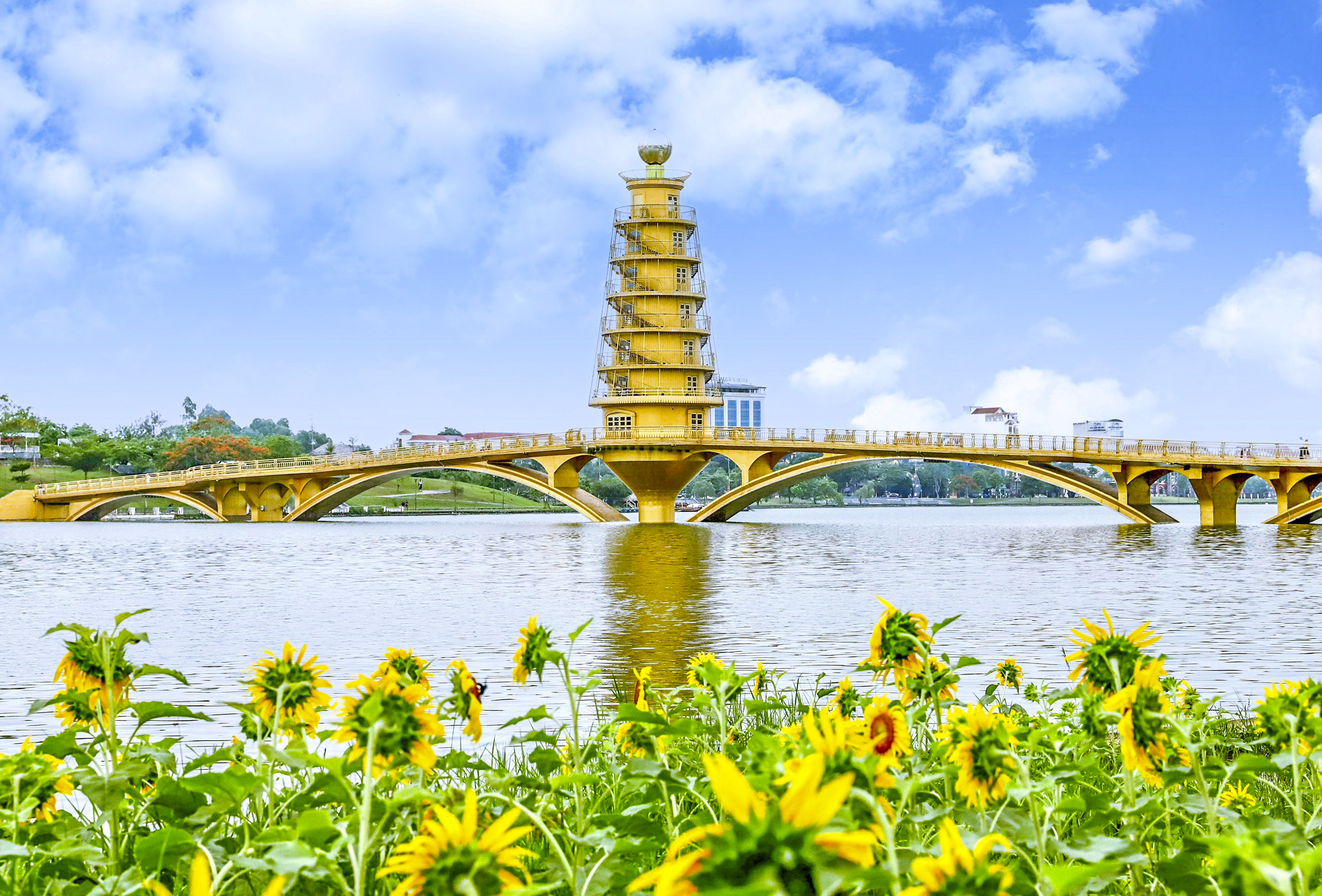 Cầu đi bộ Phú Thọ