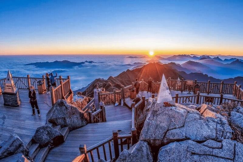 Du lịch Lào Cai mùa nào đẹp nhất? Đình Phan Xi Păng