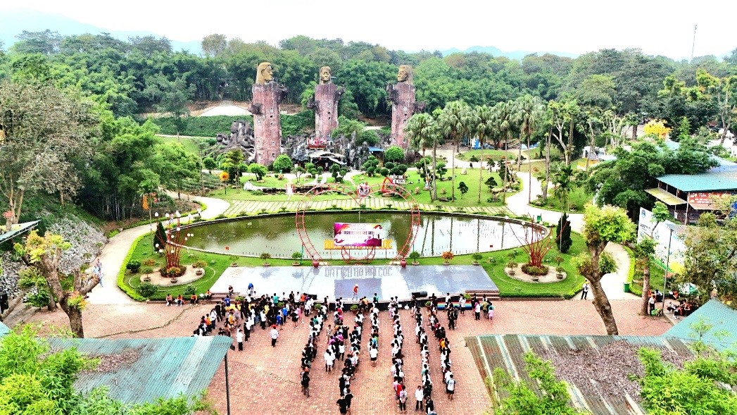 Du lịch Thái Nguyên Hồ Núi Cốc